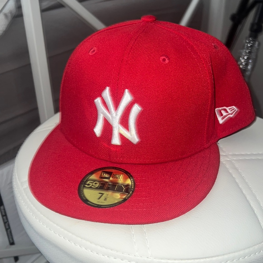 NY red hat